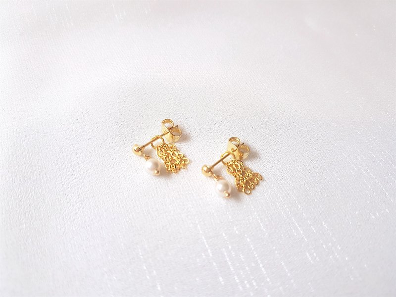 Small tassel pearl earrings - ต่างหู - ไข่มุก สีทอง