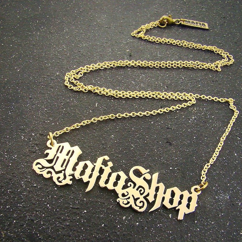 Vintage Old english font style Personal nameplate necklace in brass - Other - Other Metals 