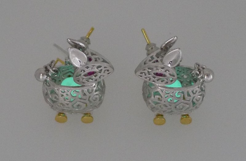HK039 ~ 925銀白兔燈籠造型耳環 - 耳環/耳夾 - 其他金屬 白色