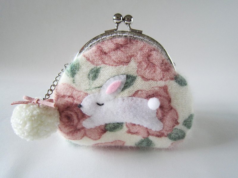 玫瑰小兔口金包 - 化妝包/收納袋 - 其他材質 多色
