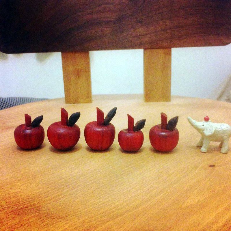 蘋果紅了 - งานไม้/ไม้ไผ่/ตัดกระดาษ - ไม้ สีแดง