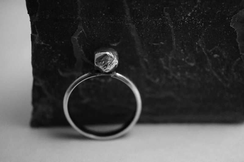 【janvierMade】Dainty Dreamy Sterling Silver Ring / Artisan Dreamy Ring / 925 Sterling Silver Handmade - แหวนทั่วไป - โลหะ 