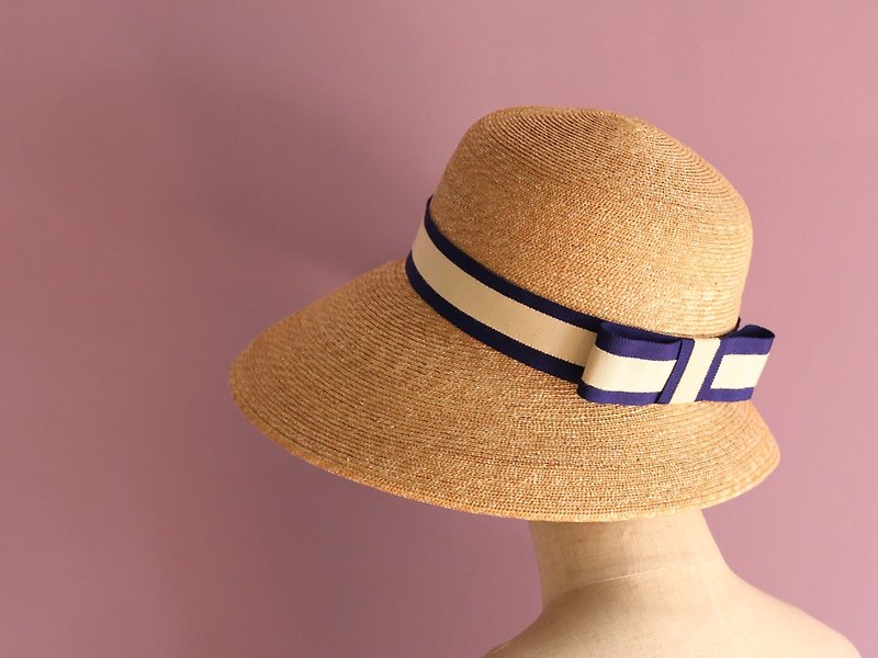 Nautical Wide Brim Straw Hat Cecil - หมวก - พืช/ดอกไม้ สีน้ำเงิน