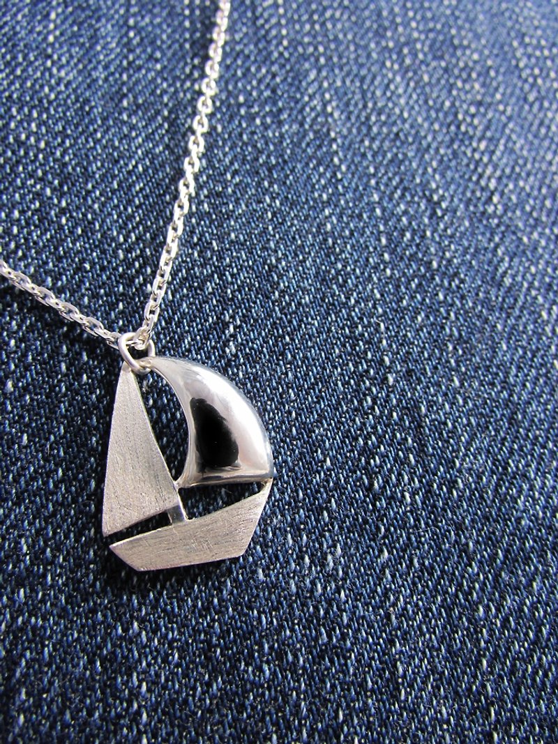 sailboat necklace | mittag jewelry | handmade and made in Taiwan - สร้อยคอ - เงิน สีเงิน