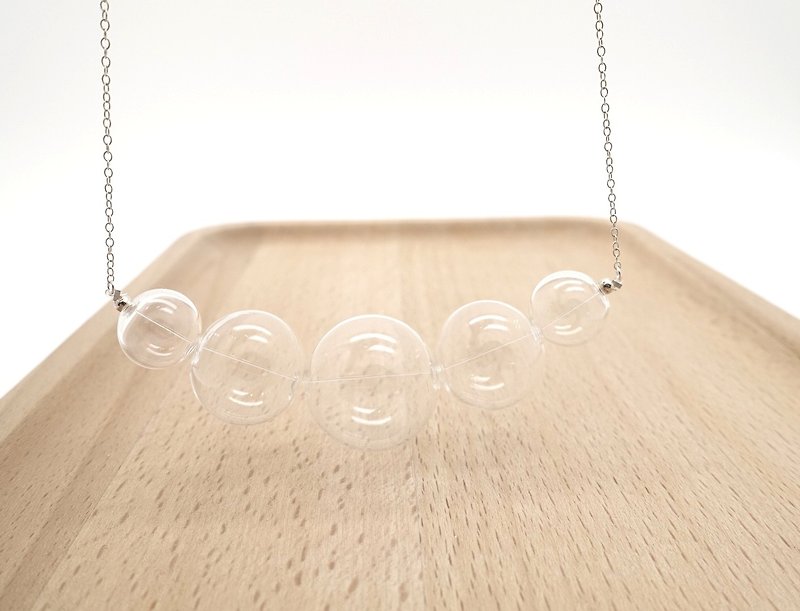 Simple transparent glass beads Silver / gradient (small) Bubble Necklace - สร้อยคอ - วัสดุอื่นๆ ขาว