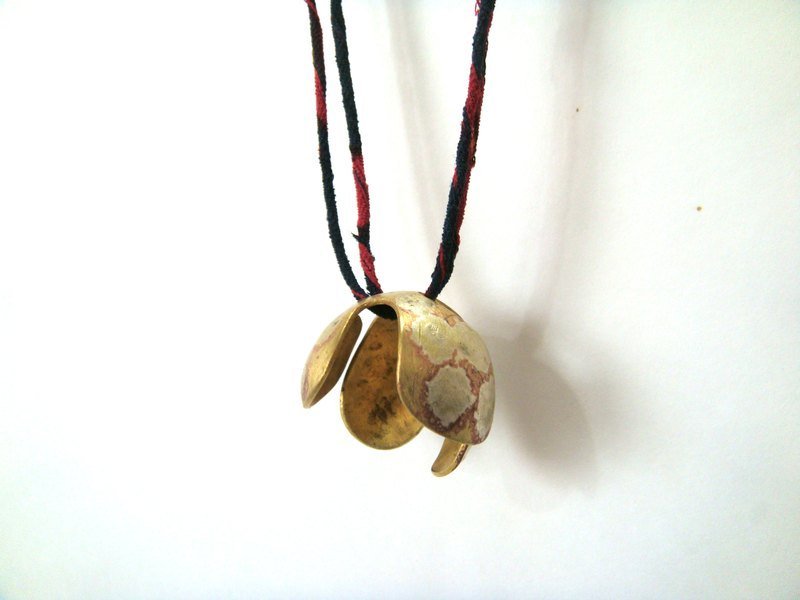 【StUdio】 Bronze Flower Necklace 6 - Necklaces - Other Metals Yellow