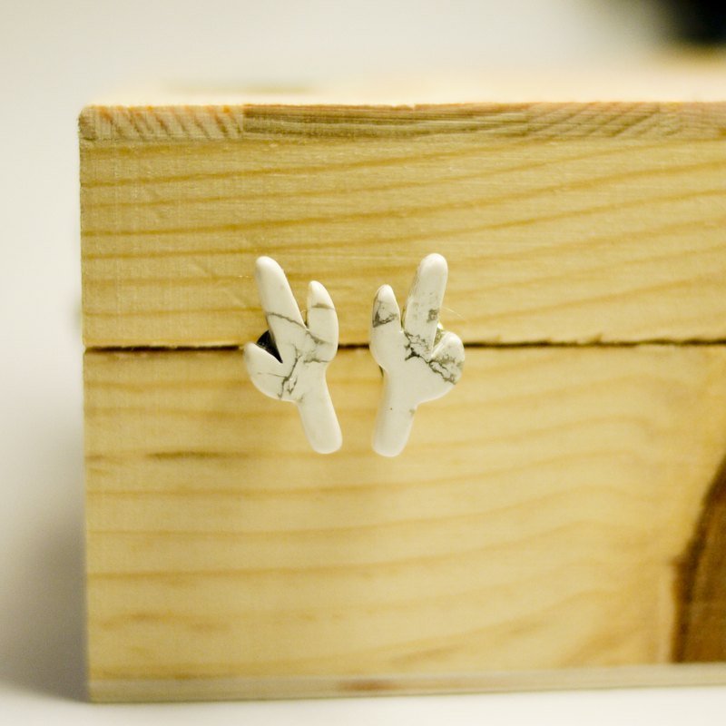 White elk horn. Natural stone earrings - Earrings & Clip-ons - Gemstone White