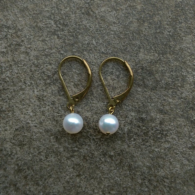 Simple freshwater pearl earrings - Earrings & Clip-ons - Gemstone White