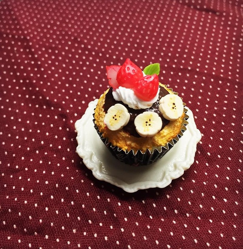 甜蜜莓果巧克力杯子蛋糕鑰匙圈 - 鑰匙圈/鑰匙包 - 黏土 多色