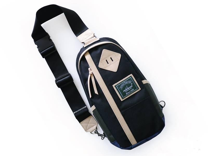 Matchwood Design Matchwood Hunter Shoulder Bags Backpack Cross Body Bags Chest Bags Black - กระเป๋าแมสเซนเจอร์ - วัสดุอื่นๆ สีดำ