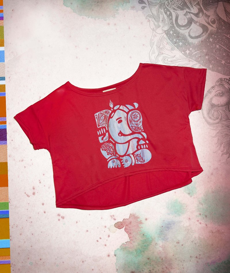 Women's Gradient Summer Short Shirt Feel Summer Short T-Indian Elephant God Ganish (Sunshine Red) - เสื้อยืดผู้หญิง - ผ้าฝ้าย/ผ้าลินิน สีแดง