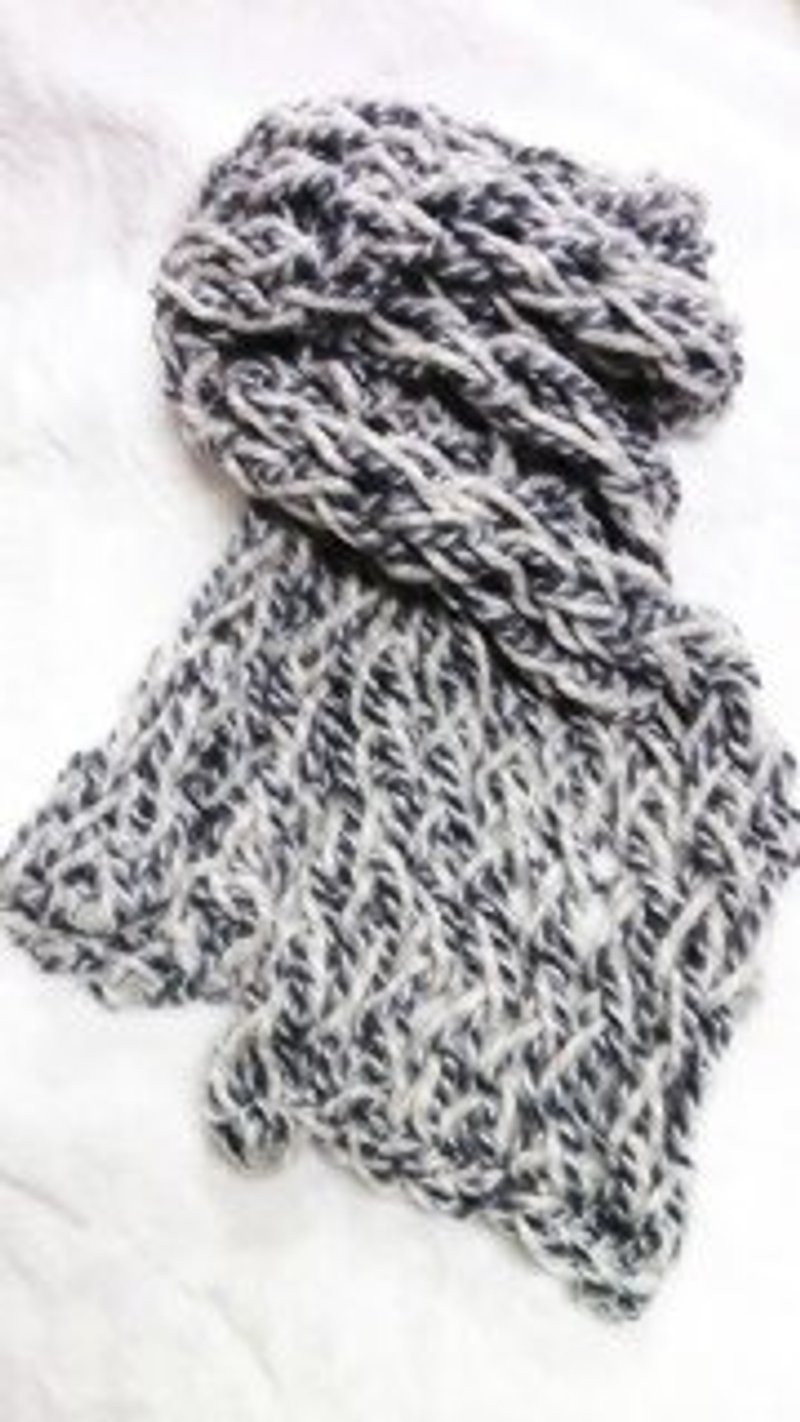 Hand-knitted-scarf - ผ้าพันคอ - วัสดุอื่นๆ หลากหลายสี