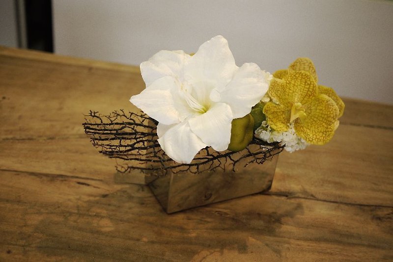 人造花-不銹鋼盆器+白孤挺綠萬代花飾 - 擺飾/家飾品 - 其他材質 