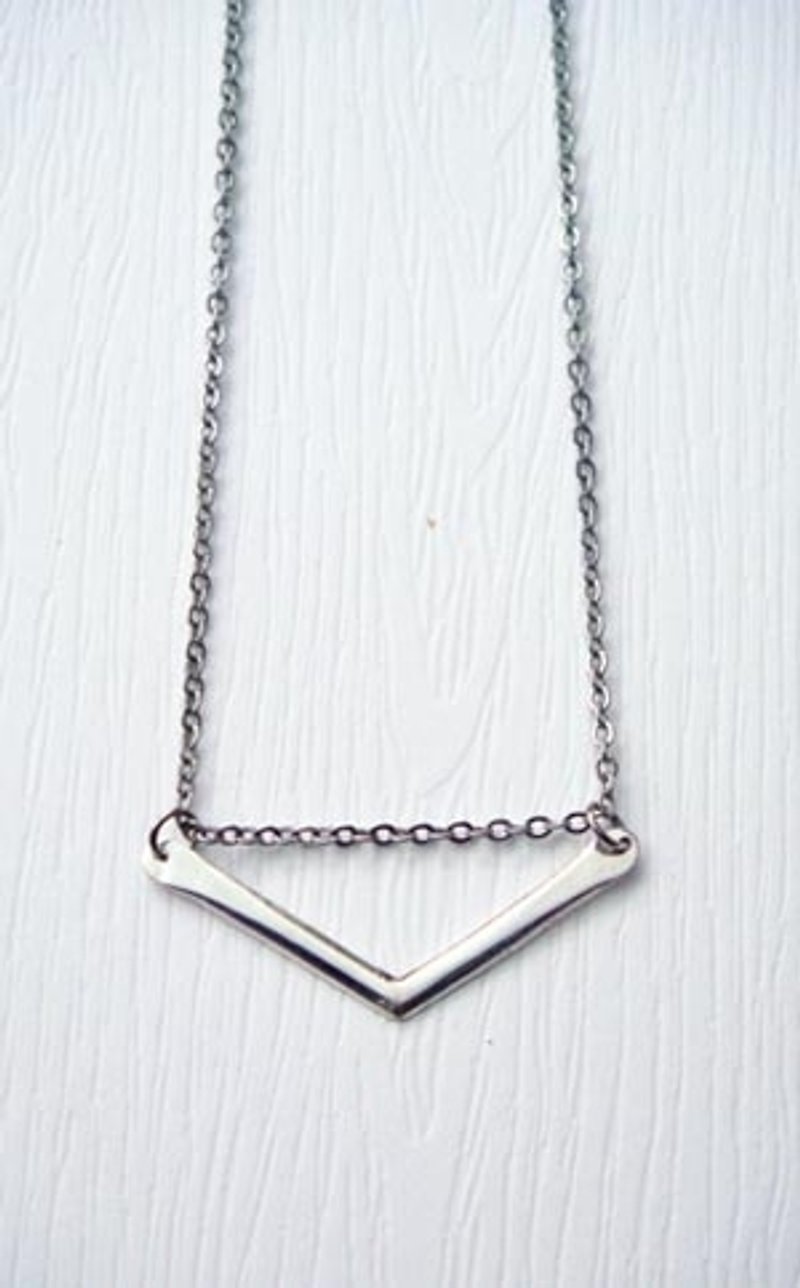 V letter symbols Silver Necklace - สร้อยคอ - โลหะ สีเทา