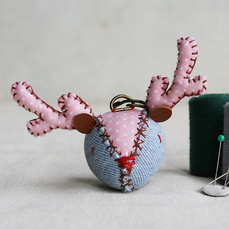 [Fabric Perfection] Tannin Elk Hand-stitched Charm/Key Ring_Strawberry Milkshake_Peas Eyes - Keychains - Other Materials Blue