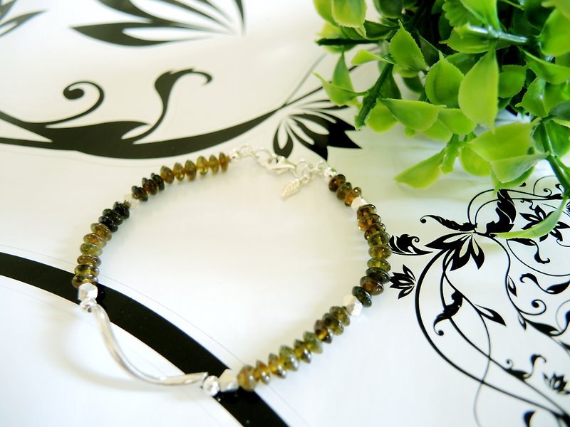 "LOHAS Life Green" Simple gradation green tourmaline sterling silver bracelet - Bracelets - Gemstone Green