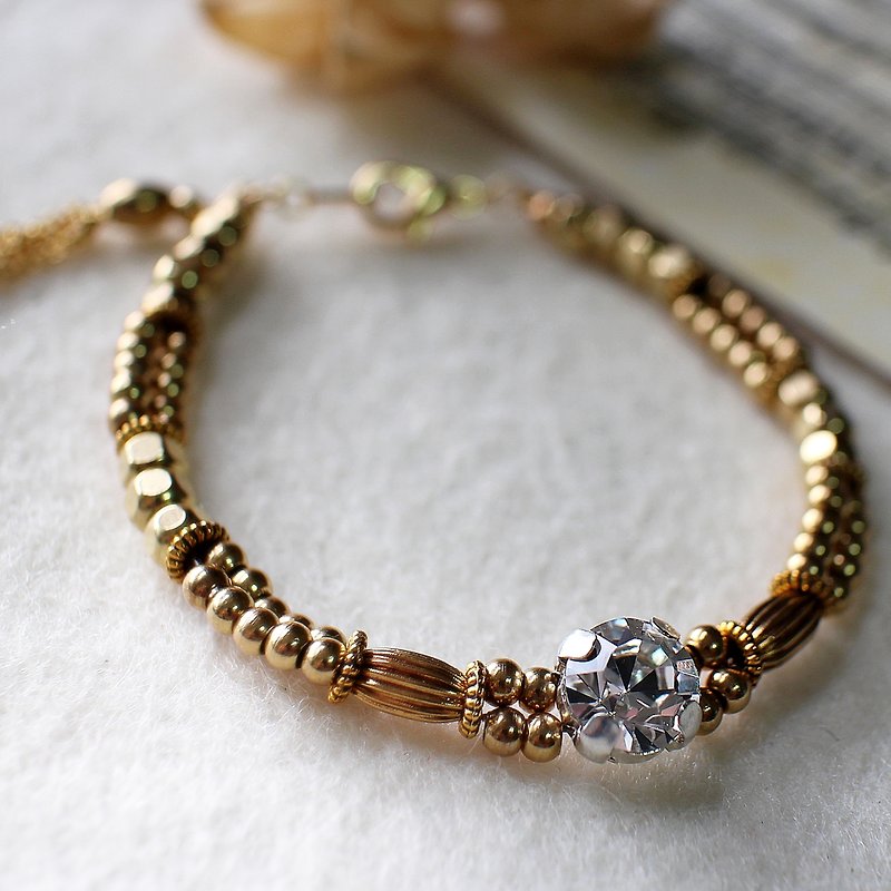 EF Golden Years NO.102 white king diamond bracelet brass - สร้อยข้อมือ - วัสดุอื่นๆ สีทอง