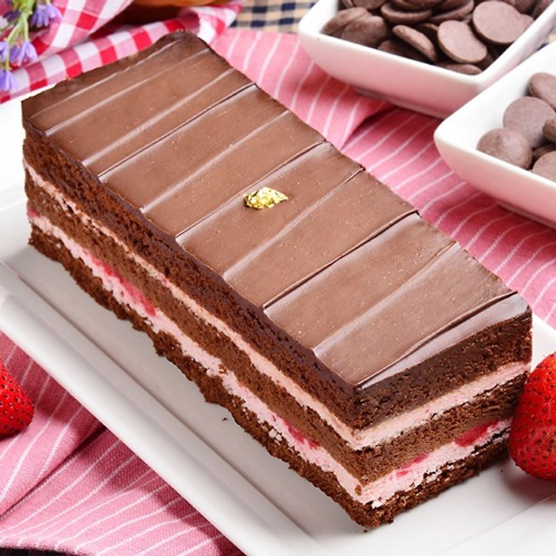 ★ Aposo Aibo Suo. Strawberry Black BRIC 18cm ★ woman must marry Arts & Hot !! Great! 72% of Belgian raw chocolate, creamy rich layers, brick by brick, stacked chocolate fortress - Savory & Sweet Pies - Fresh Ingredients Pink