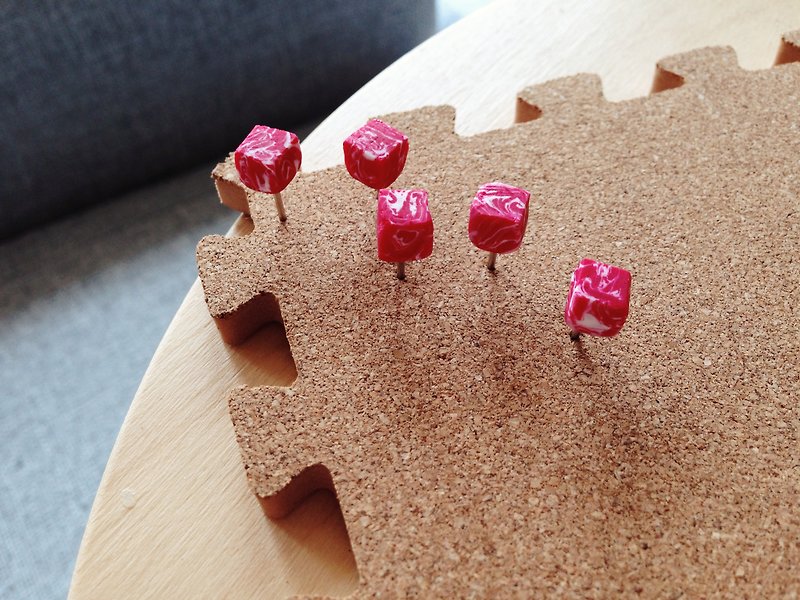 創意文具 方形牛柳粒 軟木板 水松板 趣味 圖釘 別針 - 徽章/別針 - 塑膠 紅色