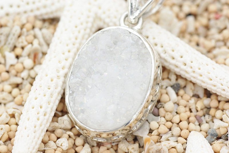 Do~uruji pendant - Necklaces - Gemstone White