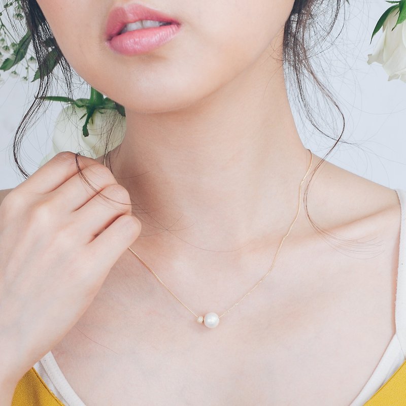 Eclipse - cotton pearl necklace - สร้อยคอ - โลหะ ขาว