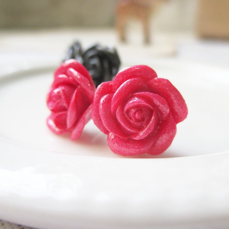 Red roses are passionate about handmade roses. Stainless steel ear pin/clip type - Earrings & Clip-ons - Other Materials Red