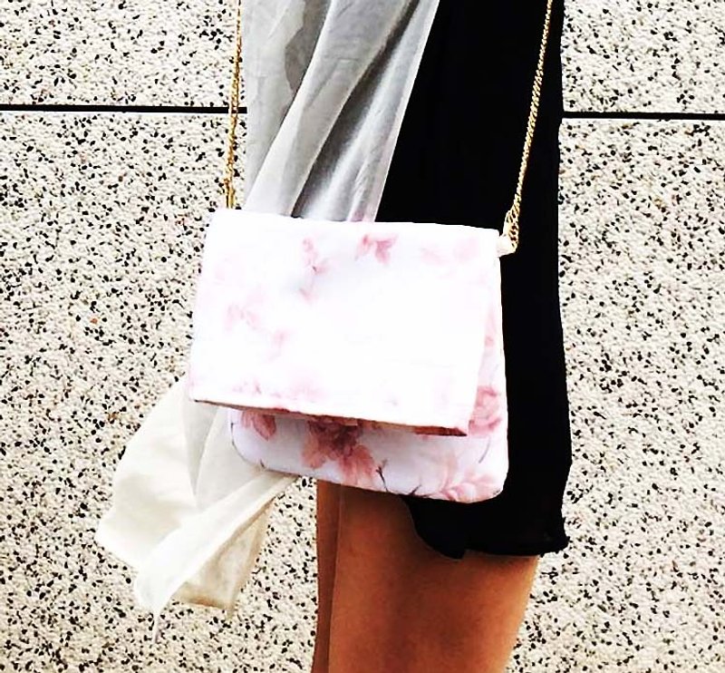 Wahr_pink flowers with white clutch / chain bag / shoulder bag/with chain - Clutch Bags - Other Materials White