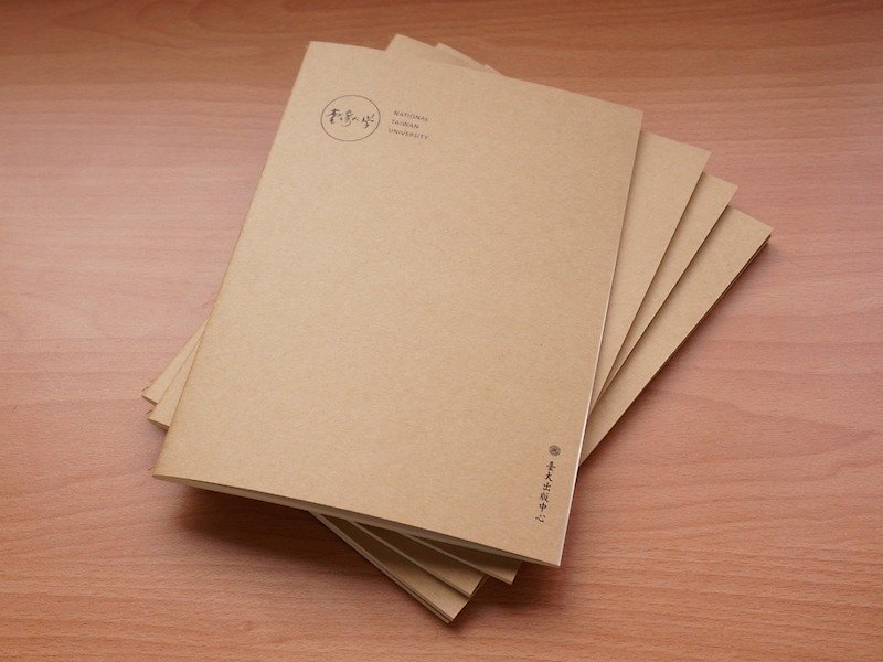 Taiwan University kraft paper cover blank notebook double into - สมุดบันทึก/สมุดปฏิทิน - กระดาษ สีนำ้ตาล