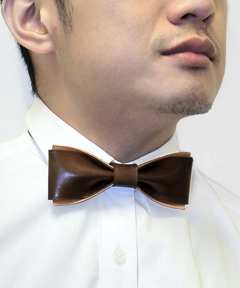 MICO Handmade Leather Bow Tie Bow Tie Burnt Brown - เนคไท/ที่หนีบเนคไท - หนังแท้ สีนำ้ตาล
