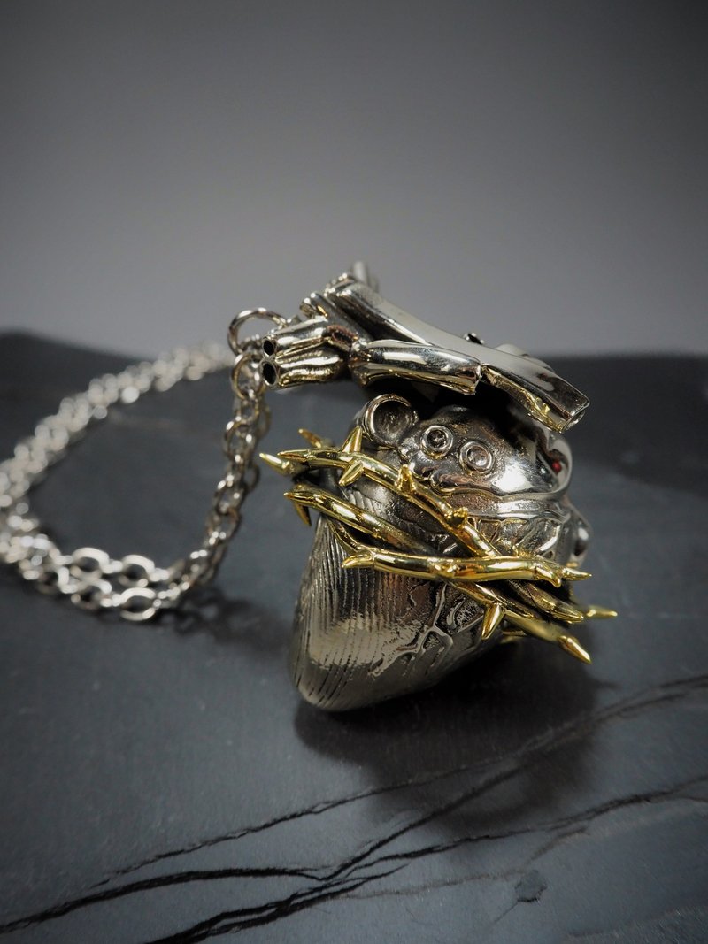 Heart of Golden Thorns Necklace in White Bronze. Available in 4 Colourways. - 項鍊 - 其他金屬 