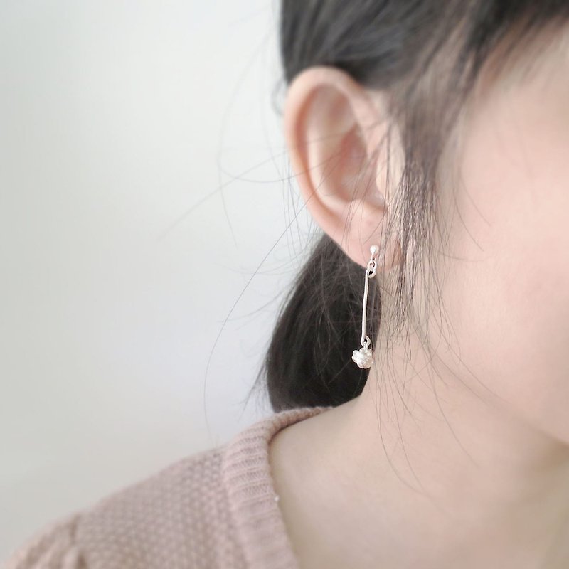 Little ball knot (925 sterling silver earrings) - Cpercent handmade jewelry - ต่างหู - เงินแท้ สีเงิน