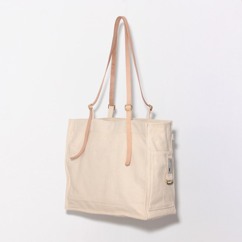 Classic geometric generous bag original design canvas bag with leather strap - กระเป๋าแมสเซนเจอร์ - ผ้าฝ้าย/ผ้าลินิน ขาว