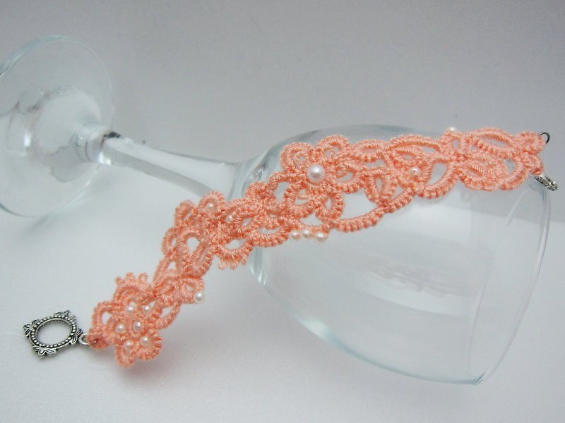 Pink color handmade lace knitting. Bracelet (spot) - สร้อยข้อมือ - วัสดุอื่นๆ สึชมพู