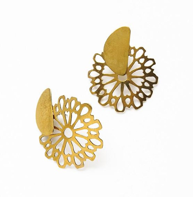 Brass lace pierce - Earrings & Clip-ons - Other Metals Gold