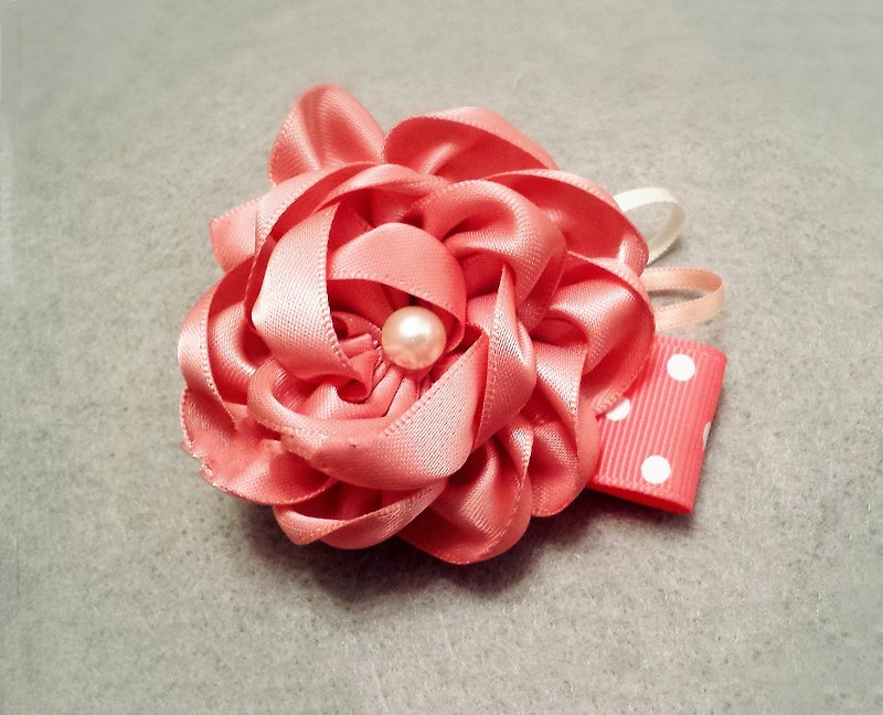 Handmade pink ribbon flower hair clip/ hair band/ corsage - เครื่องประดับผม - วัสดุอื่นๆ สึชมพู