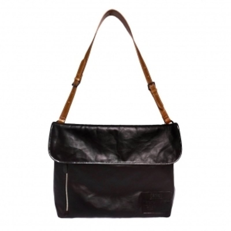 [McVing] New Vintage manual full black leather shoulder bag waterproof x / side backpack / messenger bags - decadent wrinkle paragraph - กระเป๋าแมสเซนเจอร์ - หนังแท้ สีดำ