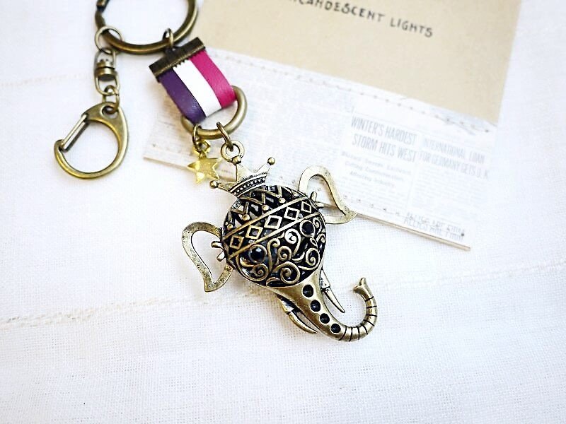Paris*Le Bonheun. Happy handiwork. Suede cutout charm keychain. crown elephant - ที่ห้อยกุญแจ - โลหะ หลากหลายสี