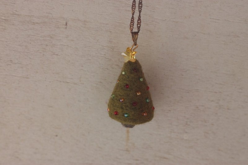 Olive Green Christmas Tree Necklace Red Bamboo Plant Dyed Wool The Best Choice for Christmas Gifts and Exchange Gifts - สร้อยคอ - พืช/ดอกไม้ สีเขียว