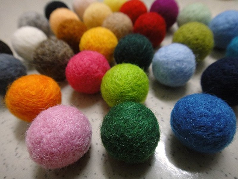 Retail area felt balls of wool felt - ตุ๊กตา - ขนแกะ หลากหลายสี