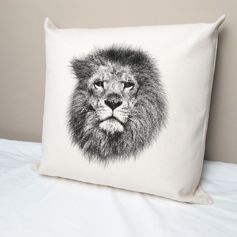 [Customized gift] Lion cotton canvas pillow - Pillows & Cushions - Cotton & Hemp 