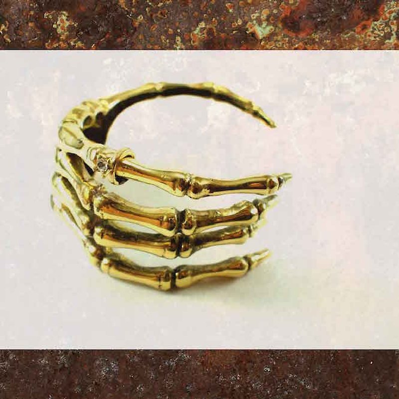 Hand bone bangle in brass ,Rocker jewelry ,Skull jewelry,Biker jewelry - สร้อยข้อมือ - โลหะ 