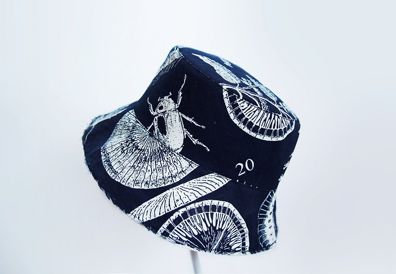 昆蟲、稻穗、花 / 夏夜晚風漁夫帽 /雙面戴 /杉葉原創自製 - 帽子 - 其他材質 藍色