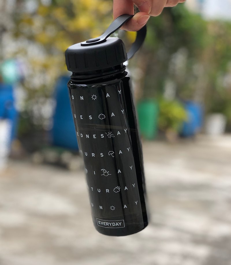 WEMUG Water Bottle Everyday - Black - กระติกน้ำ - พลาสติก สีดำ