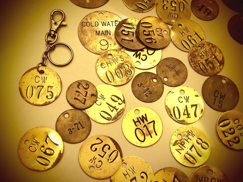 American ancient bronze Vintage tag key ring Charm - ที่ห้อยกุญแจ - วัสดุอื่นๆ สีทอง