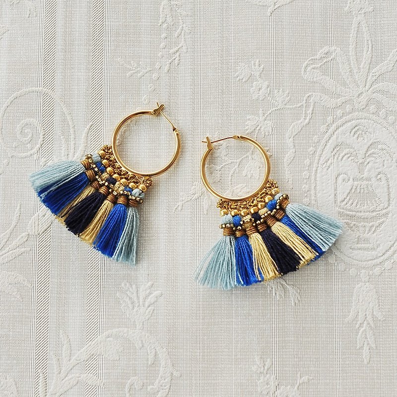 Pierce / Tassel Pierced earring blue - Earrings & Clip-ons - Other Materials Blue