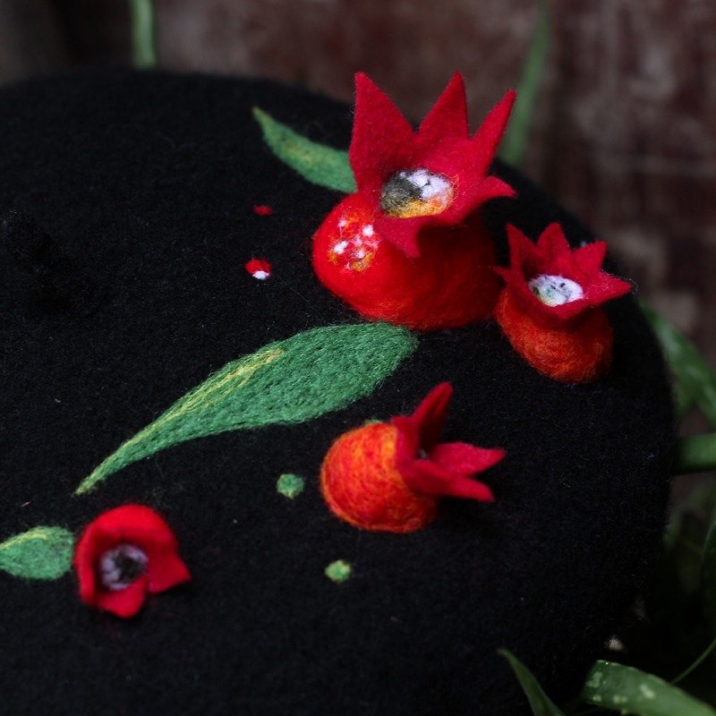 轲人 original felt hat beret wool felt needle felt painter hat custom pomegranate hat - black and white - หมวก - ขนแกะ สีดำ