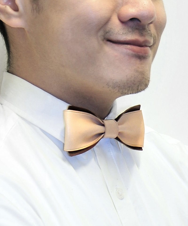 MICO Handmade Leather Bow Tie Original Color - เนคไท/ที่หนีบเนคไท - หนังแท้ สีกากี