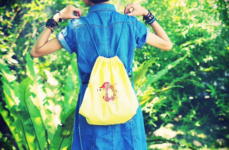 Two-sided Goldfish Drawstring Bag ｜Fluorescent Yellow - กระเป๋าหูรูด - วัสดุอื่นๆ สีเหลือง
