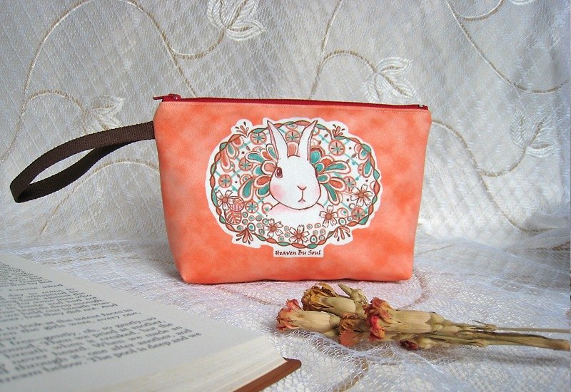 <秘境之生>花叢中的兔子 手拿包 化妝包 收納 票卡 插畫 - 手拿包 - 其他材質 紅色