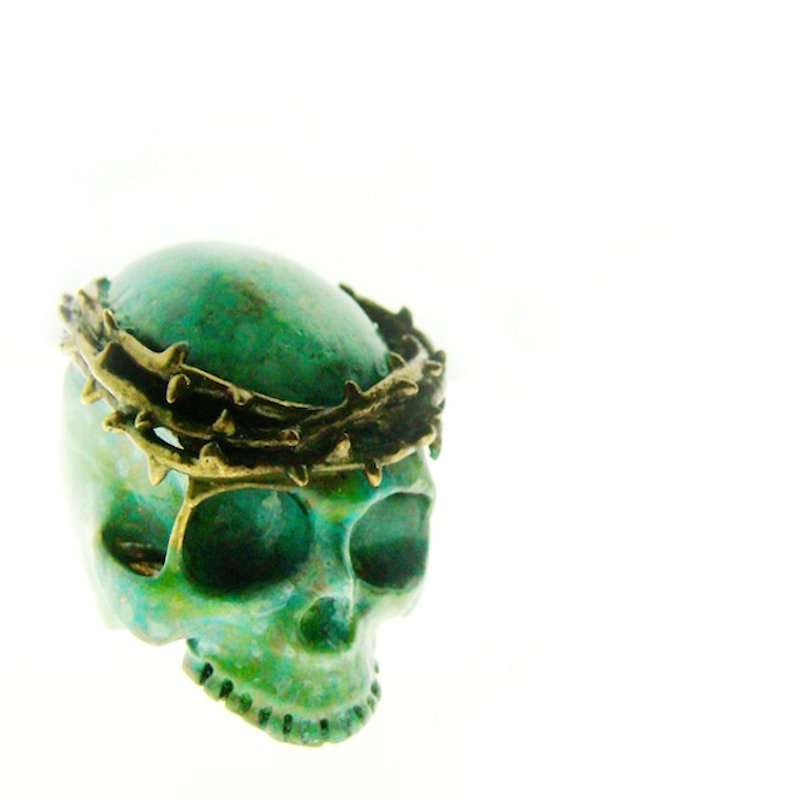 Patina Skull with thorn crown ring in brass with green patina color ,Rocker jewelry ,Skull jewelry,Biker jewelry - แหวนทั่วไป - โลหะ 